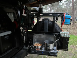 Koken op de camping met een twee-pits gasfornuis